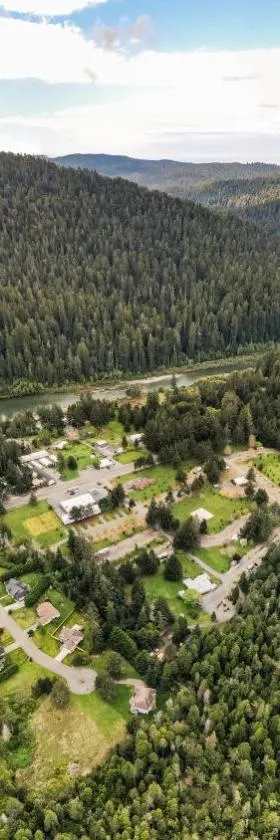 Redwood Meadows RV Resort，位于新月城的酒店