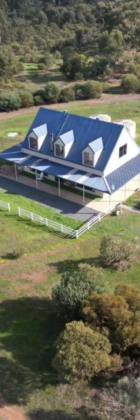 Morningside farm house with Mountian views...，位于Wartook的酒店