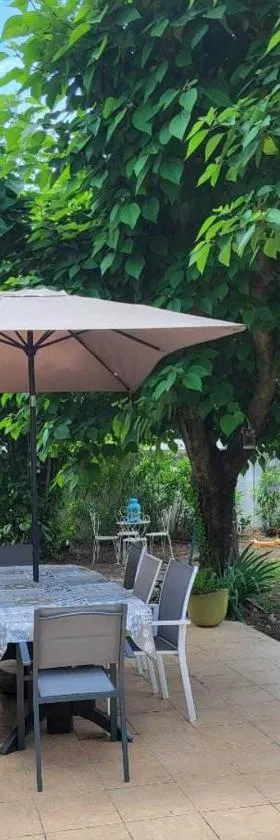 Maison verdure & calme，位于卡斯特里的酒店