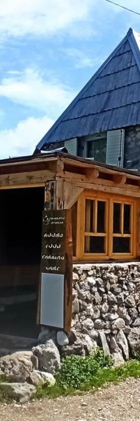 Na krovu svijeta，位于Gornji Lukomir的酒店
