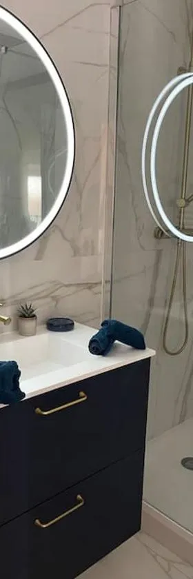 Appartement de charme 80m2，位于日沃尔的酒店