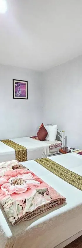 P.California Inter Hostel，位于Nang Rong的酒店