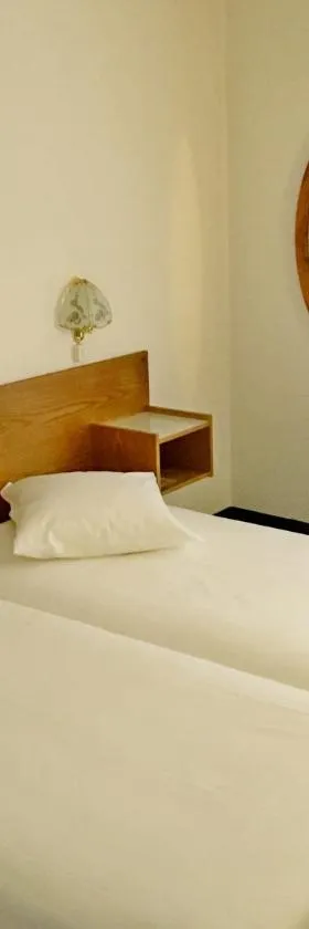 Hôtel de la Plage à Gland，位于格朗的酒店