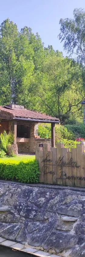 Le Moulin de Benneville chambres d'hôtes, petit déjeuner compris，位于Cahagnes的酒店