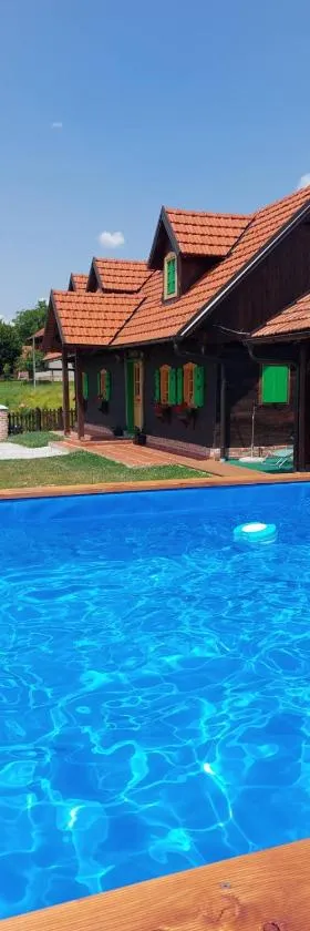 KUĆA ZA ODMOR MALI DVORI，位于Sveti Križ Začretje的酒店