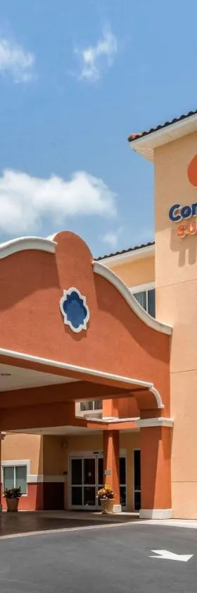 Comfort Suites Lady Lake - The Villages，位于退休小镇的酒店