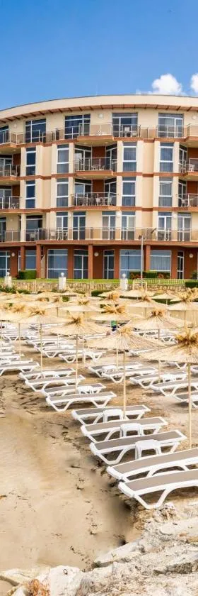 Royal Bay Resort - All Inclusive and Free beach accsess，位于巴尔奇克的酒店
