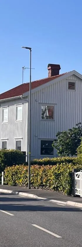 Ellös Holiday apartment，位于埃勒斯的酒店