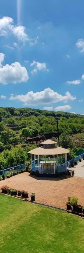 Khushi Riverside Resort & Spa，位于马哈巴莱斯赫瓦尔的酒店