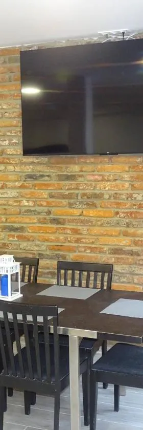 Albergue Roma，位于波拉·德莱纳的酒店
