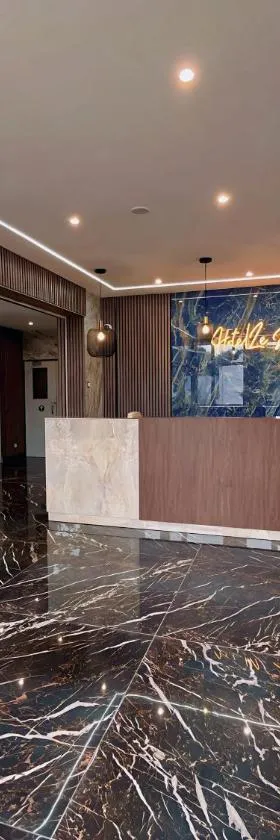 波城北里瑞拉思餐厅酒店，位于伦斯的酒店