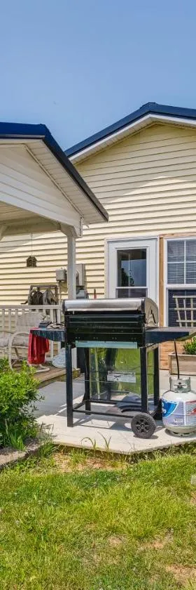 Charming Smiths Grove Home Near Cave Tours!，位于Smiths Grove的酒店