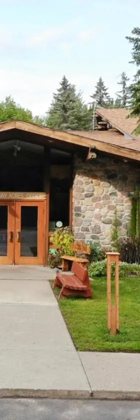 Holiday Acres Resort，位于Rhinelander的酒店