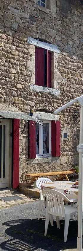 CHAMBRE D HOTES CHEZ DANY MAOWMAOW ET GARFIELD，位于贝勒维拉蒙塔涅的酒店