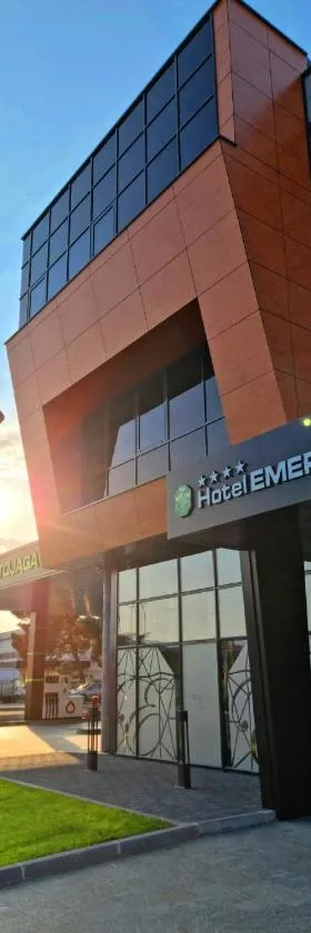 Hotel Emerald，位于莫斯塔尔的酒店