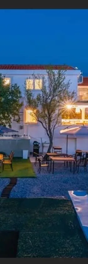 Rosemary Resort，位于策萨利卡的酒店
