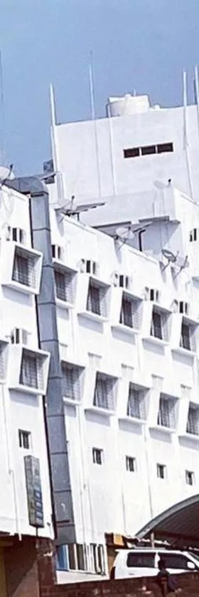 Hotel Mangalam，位于Kurandvād的酒店