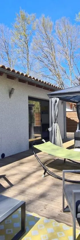 PAUSE NATURE. Maison Ananda à 14 kms de Toulouse avec parking privatif，位于Lapeyrouse-Fossat的酒店