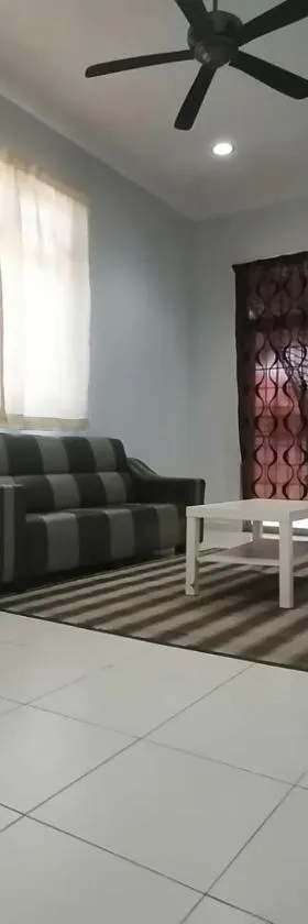 Promenade Homestay 2，位于Kampong Sura Masjid的酒店