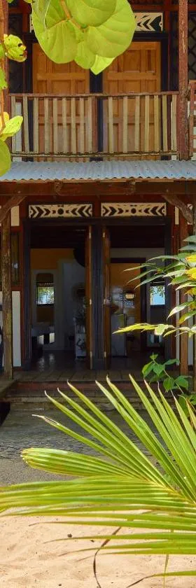 Arrecife Punta Uva - Hospedaje, bar y restaurante - Frente al mar，位于蓬塔乌巴的酒店