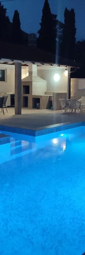 Villa Jelena，位于特雷比涅的酒店