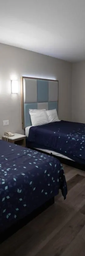 Mid City Inn & Suites Pico Rivera，位于皮科里韦拉的酒店