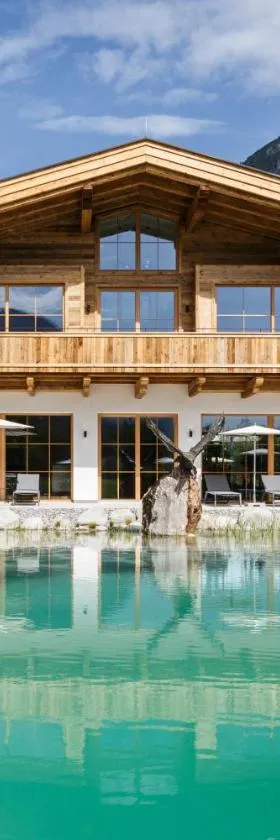 NOVA Moments Boutique Hotel，位于佩尔蒂绍的酒店