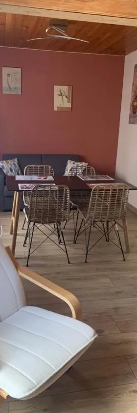 Chez Georges et Rosa，位于安热尔桑的酒店