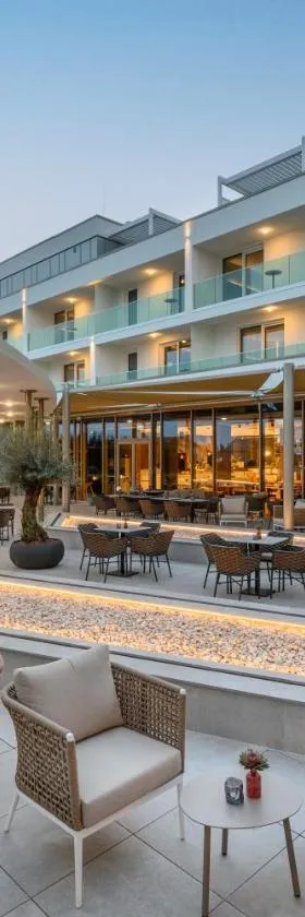 Hotel Vinifera Wine & Spa 5 Stars Superior，位于巴拉顿菲赖德的酒店
