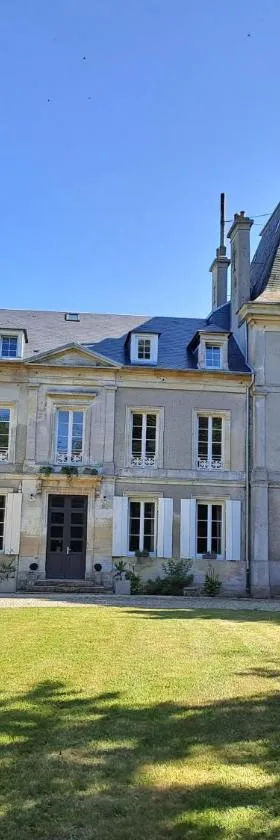 La Maison Pelloquin，位于Bernières-sur-Mer的酒店
