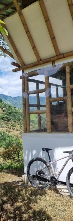 cabaña GUADUA SERENA，位于佩雷拉的酒店