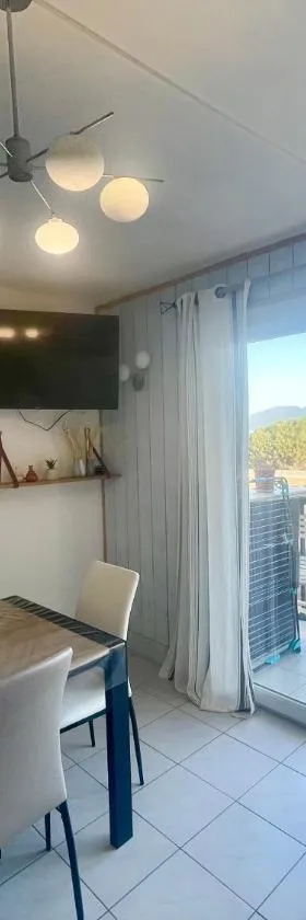 Appartement cosy, vue mer à 5 min à pied de la mer，位于Grosseto-Prugna的酒店