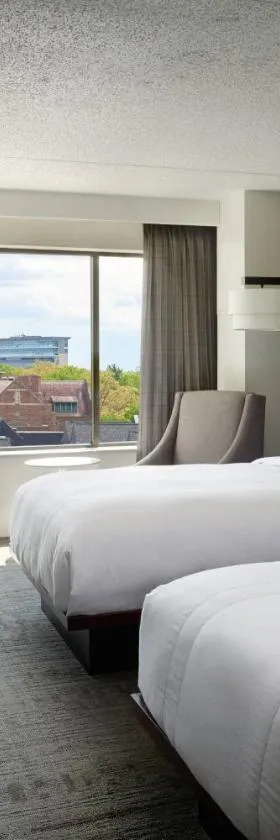 Marriott East Lansing at University Place，位于兰辛的酒店