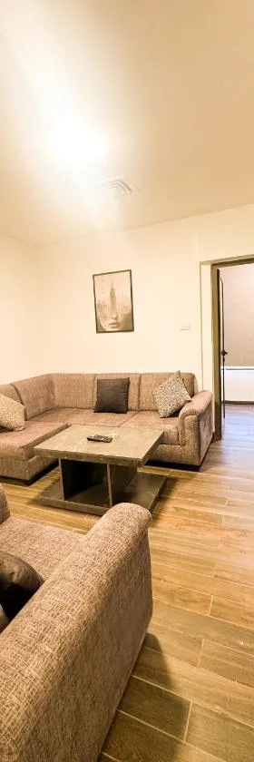 central apartment for rent 27，位于Umm Uthainah的酒店