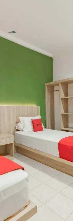 RedDoorz Syariah near Taman Bekapai 2，位于Klandasan Kecil的酒店