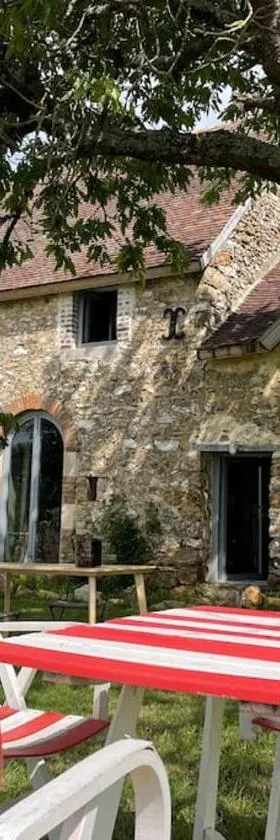 Maison avec vue imprenable，位于Villaines-la-Gonais的酒店