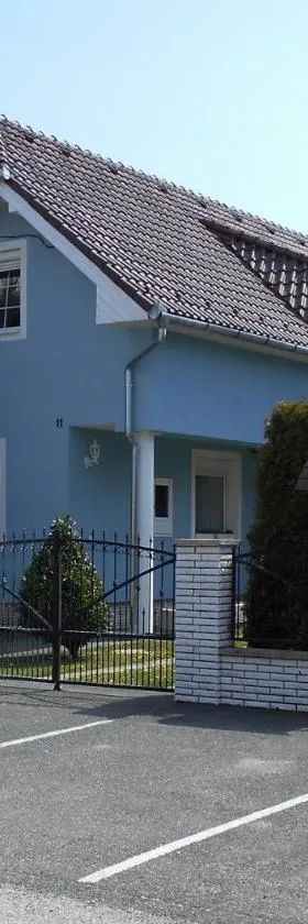 Árpád Panzió，位于杰尔的酒店