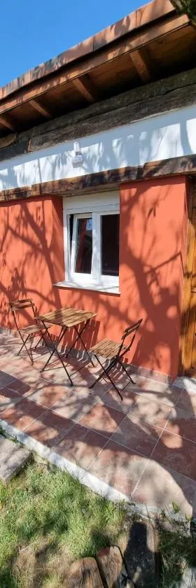 Alojamiento con finca en Gijón，位于Caravedo的酒店