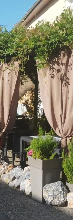 L' Auberge Campagnarde, Lourdes，位于Poueyferré的酒店