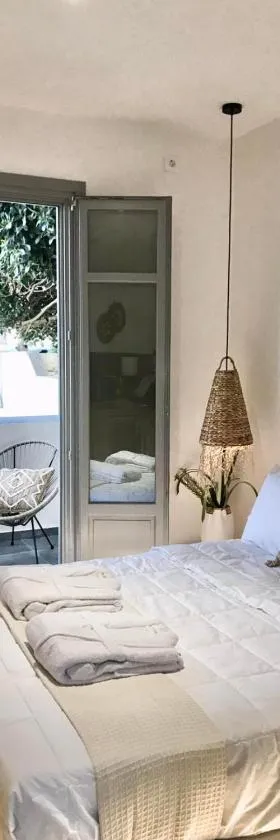 Aidani Luxurious Rooms，位于弗通的酒店