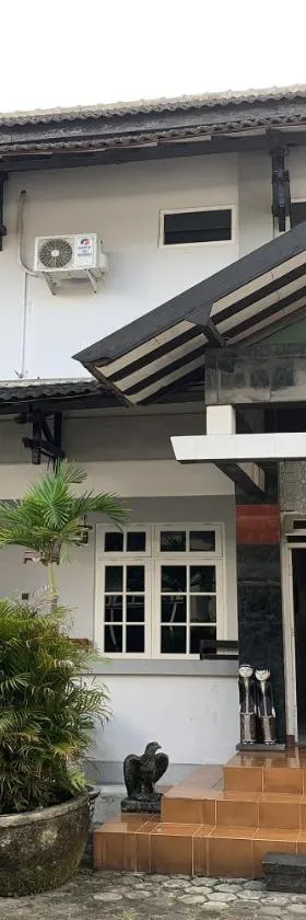 Hotel Merak Indah，位于Klaten的酒店