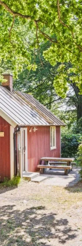 Fiskestugan – Country side cottage by lake，位于Sjöbo的酒店