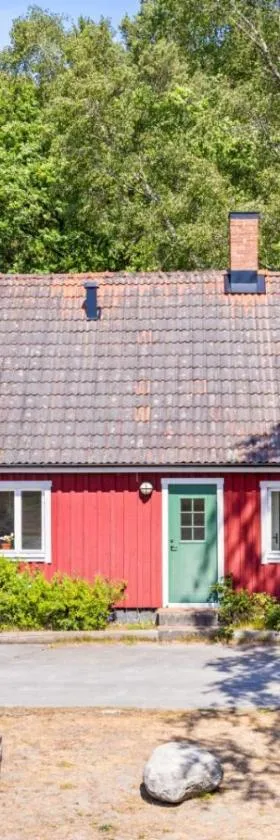 Raftarp - Country side cottage in the woods，位于Sjöbo的酒店