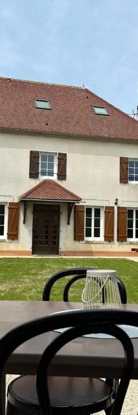 La Gravonne, une parenthèse turroise，位于Turny的酒店