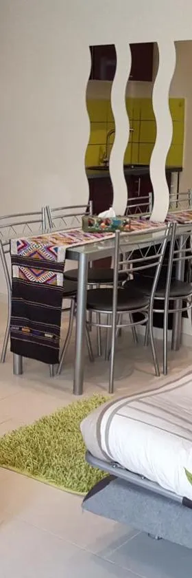 Studio meublé de 25m² proche de la mer，位于Aubais的酒店