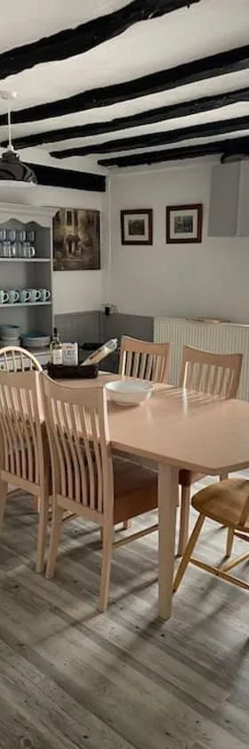 Lovely French Farmhouse with Private Swimming Pool，位于Bourganeuf的酒店