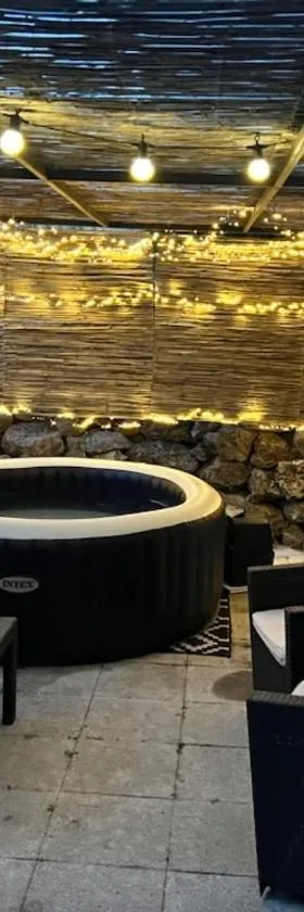 Escapade et spa aux gorges du Verdon, spa ouvert juillet et août，位于La Verdière的酒店