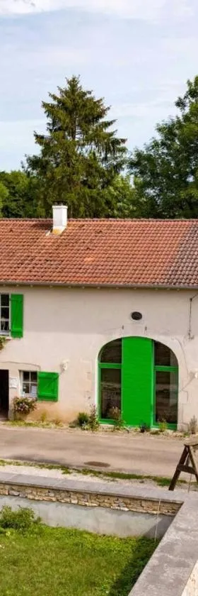 Jolie vache déguisée en fleurs, chambre d'hôte à Soulosse，位于Soulosse-sous-Saint-Élophe的酒店