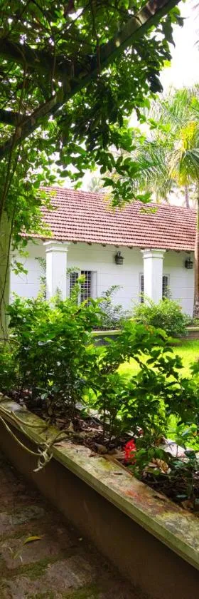 Softouch Ayurveda Village Kerala，位于Kizhake Chālakudi的酒店