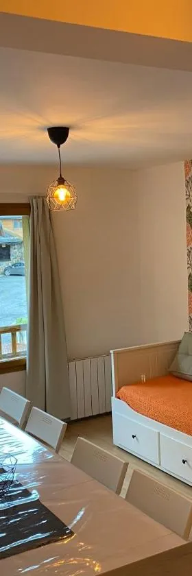 Le fleuri ensoleillé de Guzet，位于于斯图的酒店